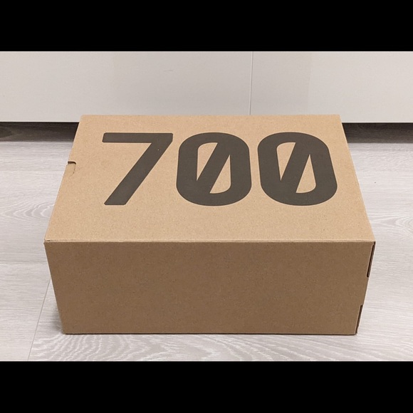 ❌Sold. Brand new, unworn Adidas Yeezy 700 V3. Copper Fade. - Picture 4 of 6